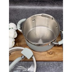 Кастрюля из нержавеющей стали с силиконовыми вставками с крышкой FESSLE диаметр 16 см (1.8 л) 